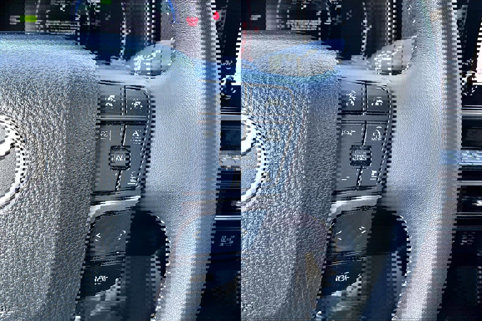 Used 2025 Toyota Camry SE image 18