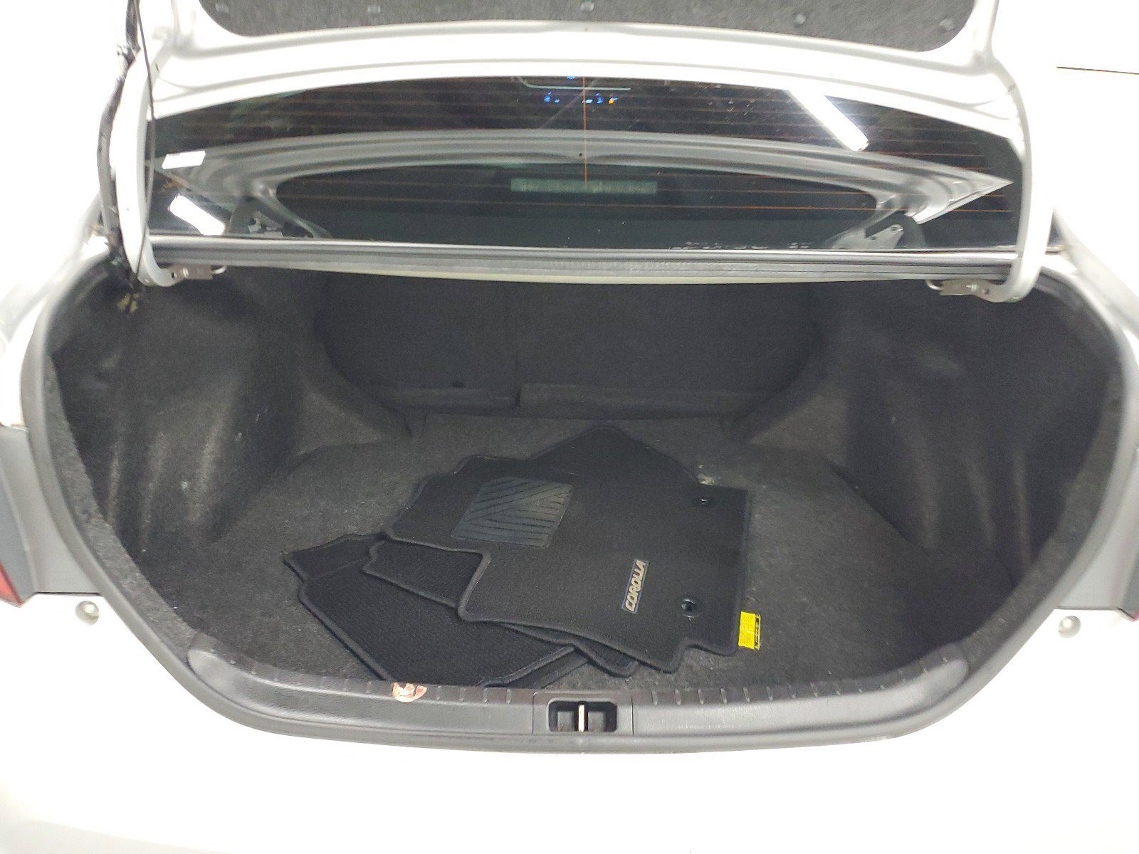 Used 2019 Toyota Corolla LE FWD image 10