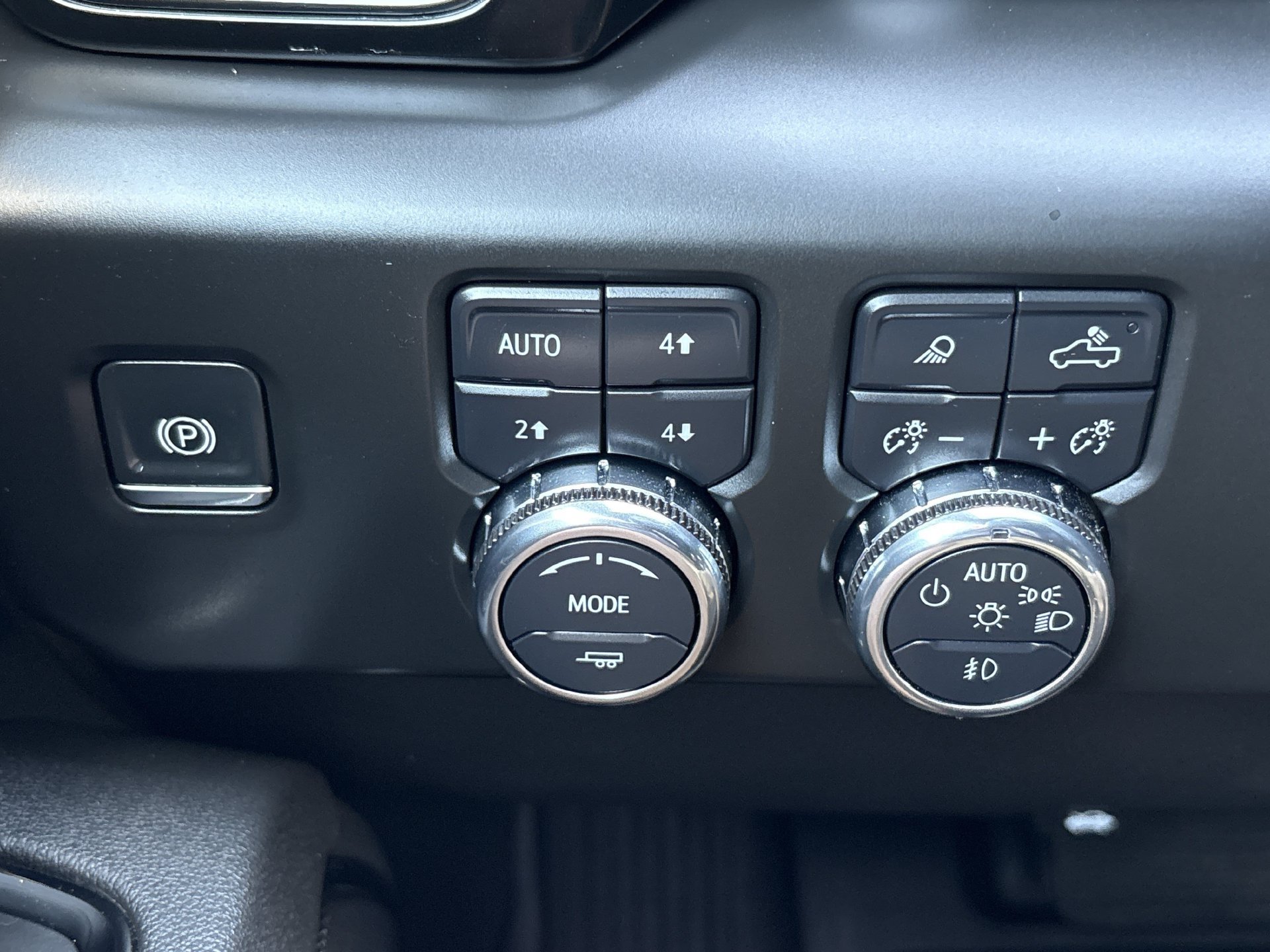 Used 2025 GMC Sierra 1500 AT4 w/ AT4 Premium Package AWD/4WD image 11