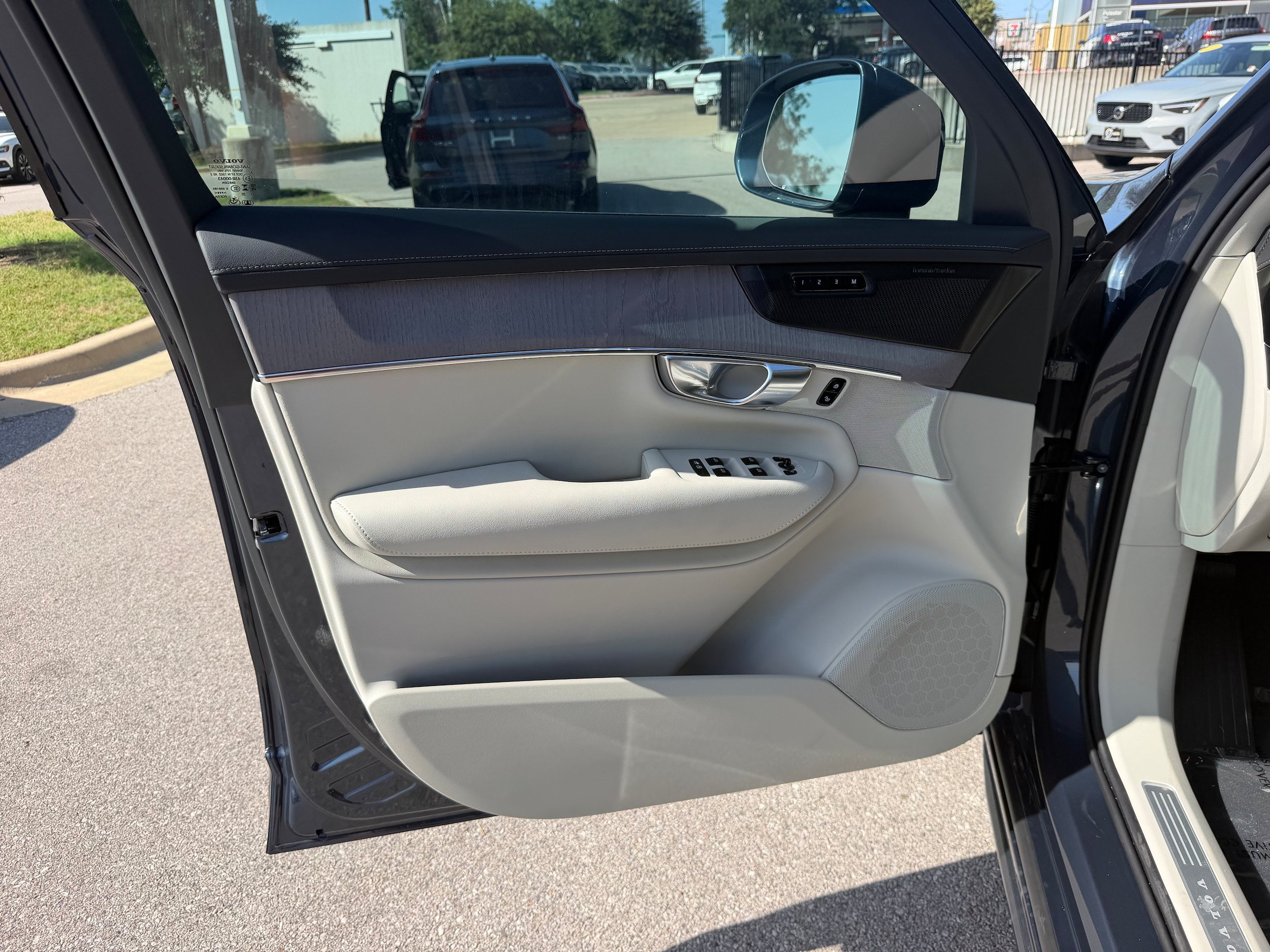 New 2026 Volvo XC90 T8 Ultra AWD/4WD image 18