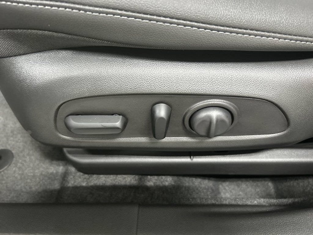 New 2026 Chevrolet Trax ACTIV w/ Sunroof Package FWD image 14