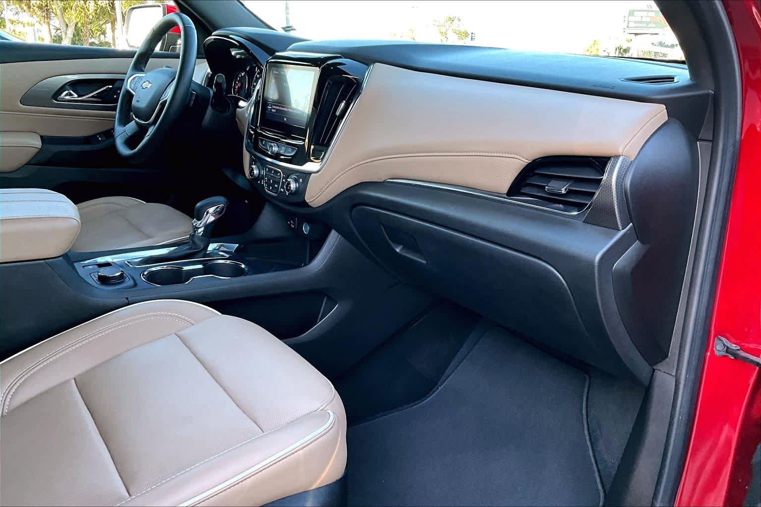 Used 2023 Chevrolet Traverse Premier FWD image 20