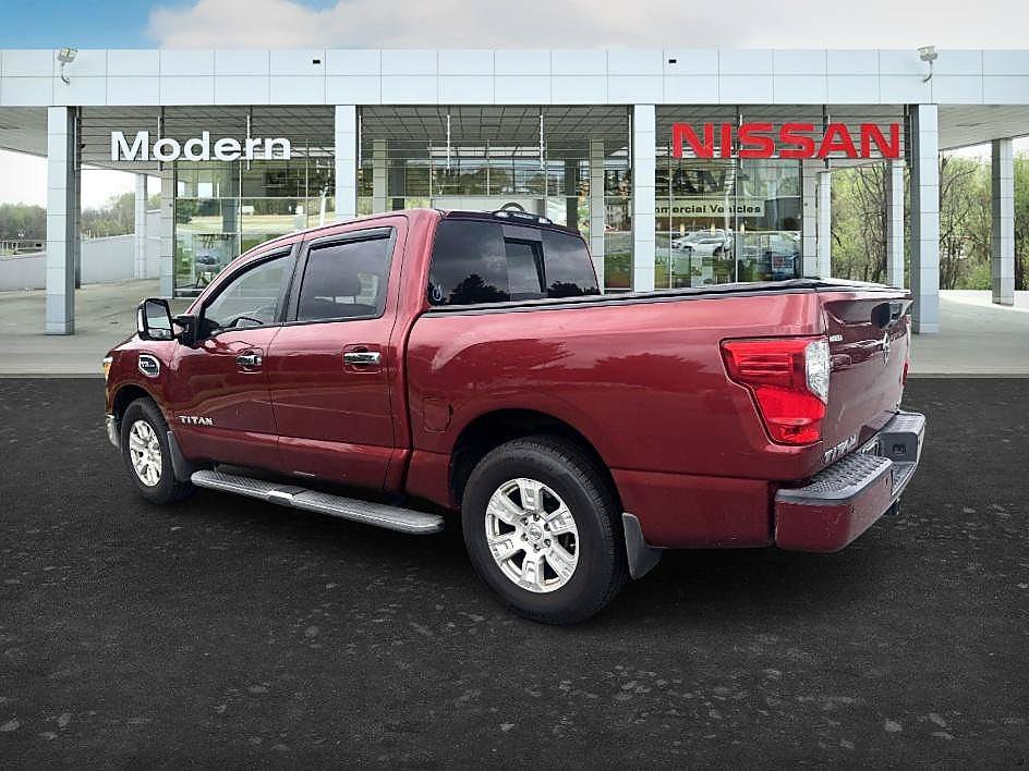 Used 2017 Nissan Titan SV RWD image 3