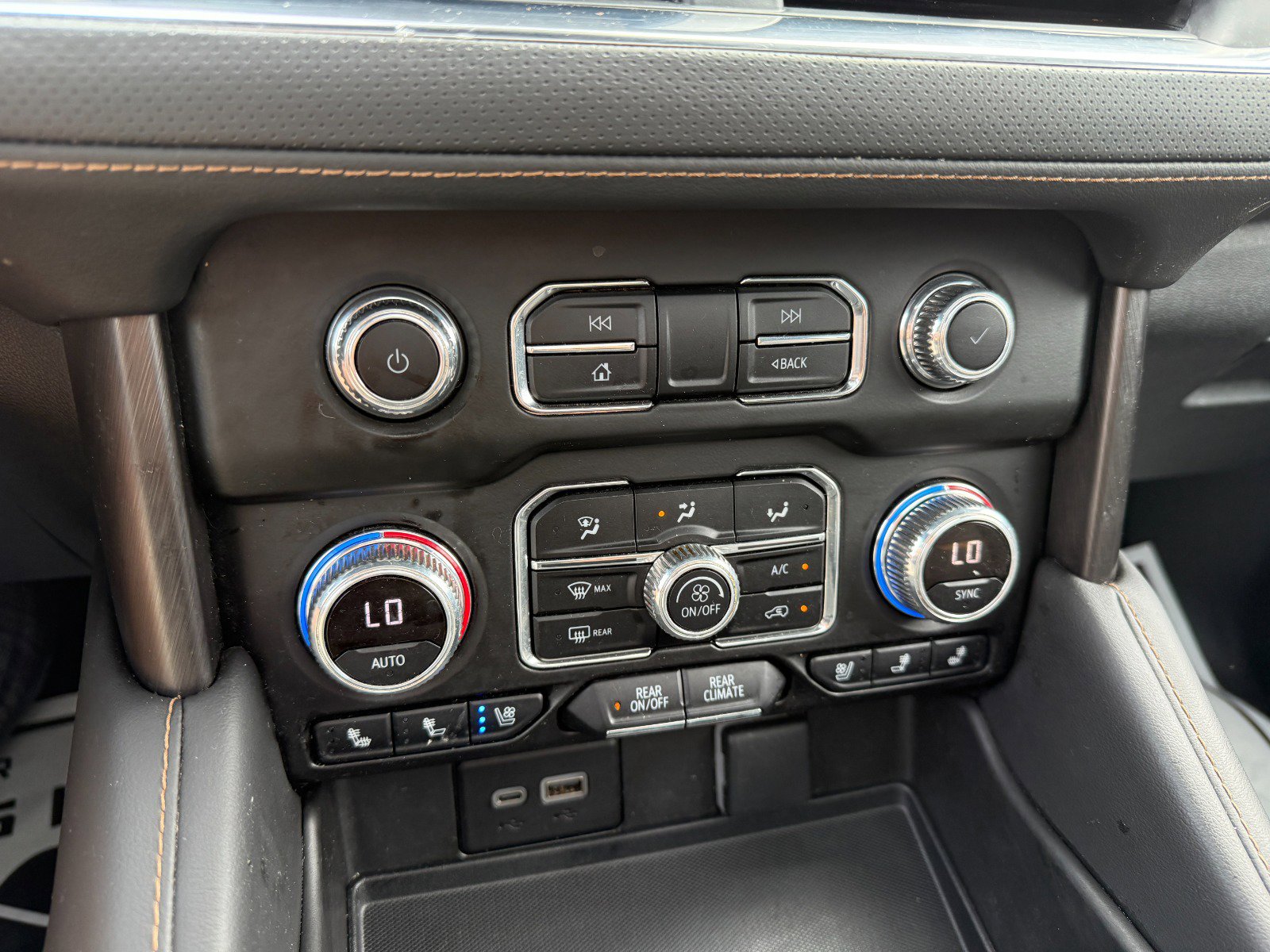 Used 2023 GMC Yukon AT4 image 37