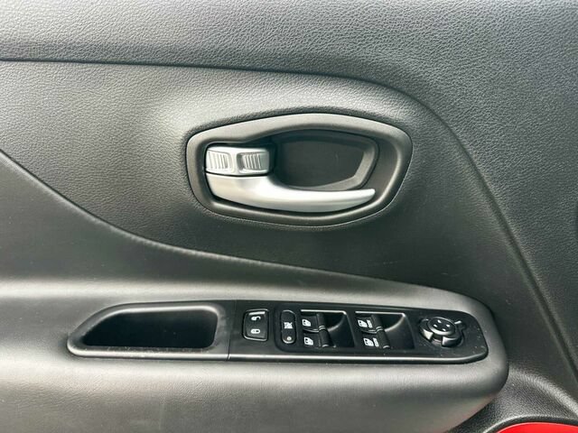 Used 2019 Jeep Renegade Trailhawk AWD/4WD image 11