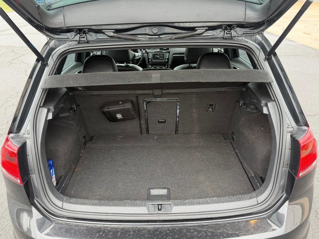 Used 2017 Volkswagen GTI SE image 16