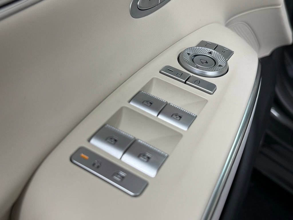 Used 2026 Genesis GV70 2.5T Advanced image 15