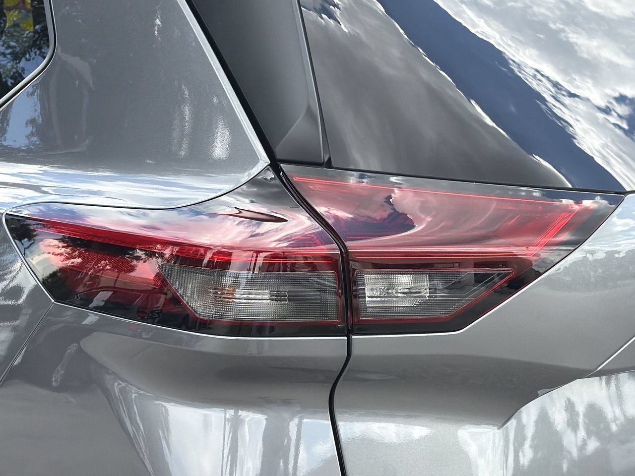 Used 2026 Nissan Rogue SV FWD image 7