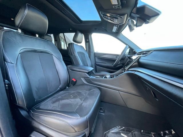 Used 2024 Jeep Grand Cherokee Altitude image 31