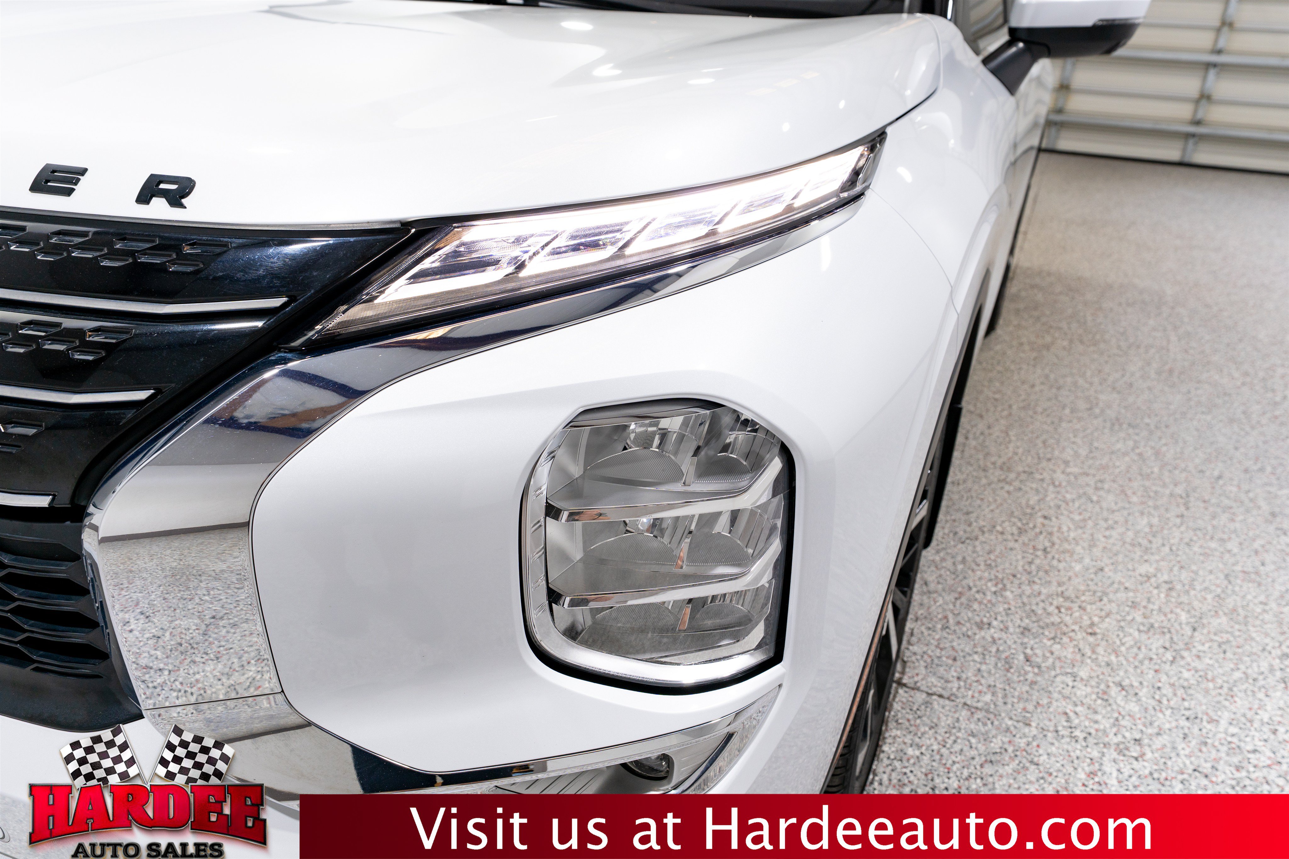 Used 2024 Mitsubishi Outlander SE Black Edition FWD image 8