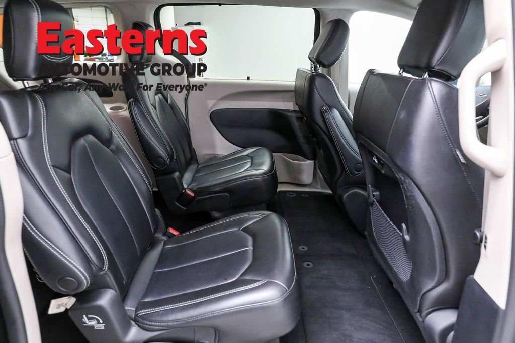 Used 2023 Chrysler Pacifica Touring-L FWD image 22