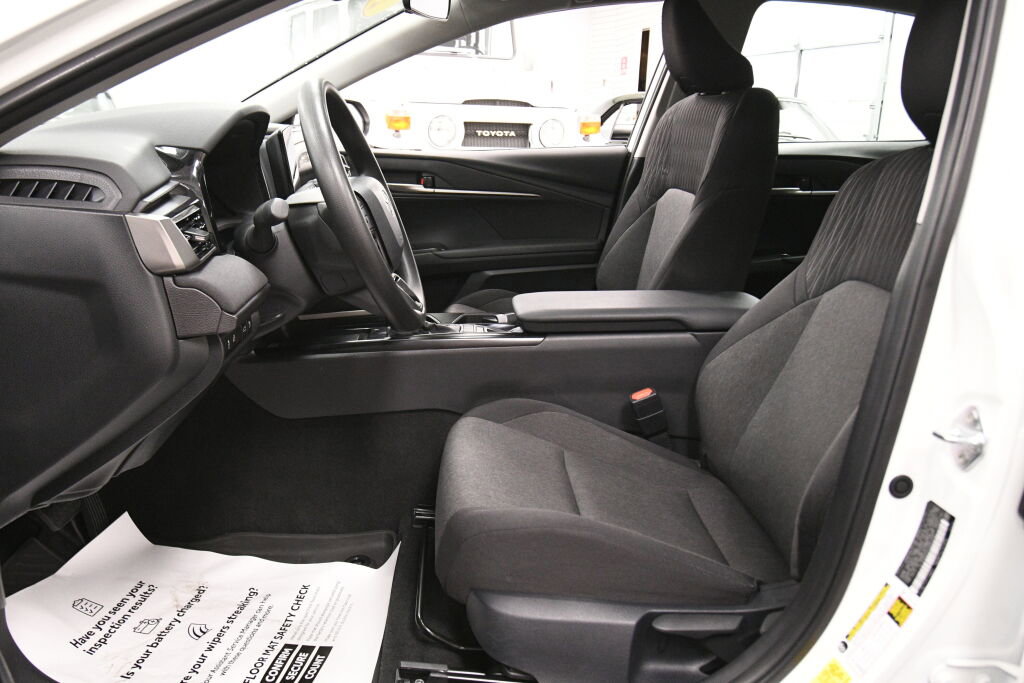 Certified 2025 Toyota Camry LE image 9