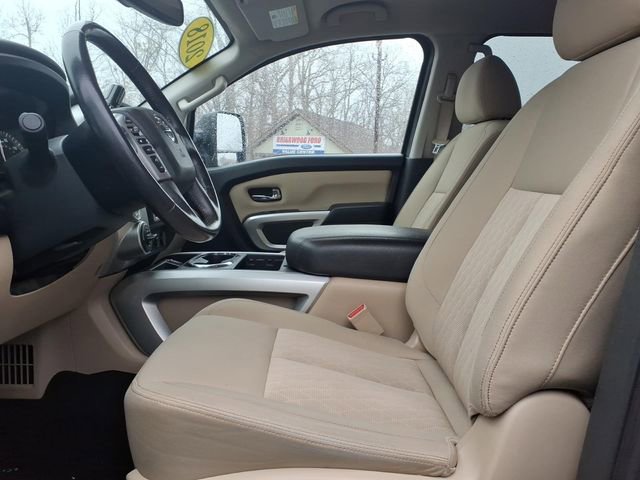 Used 2018 Nissan Titan SV w/ SV Convenience Package image 13