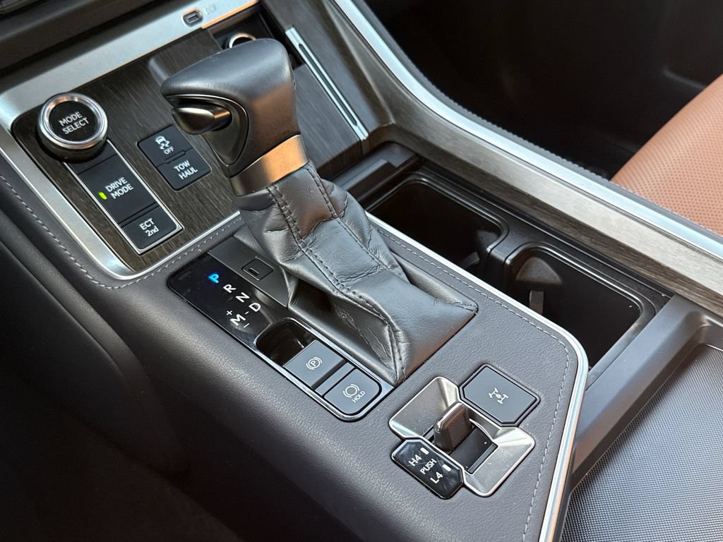 Used 2025 Lexus GX 550 w/ Accessory Package (2T) AWD/4WD image 26