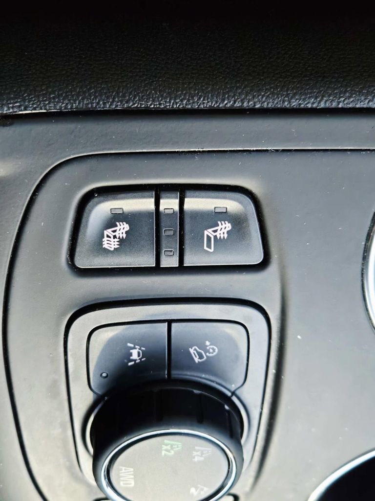 Used 2024 GMC Terrain SLT image 30