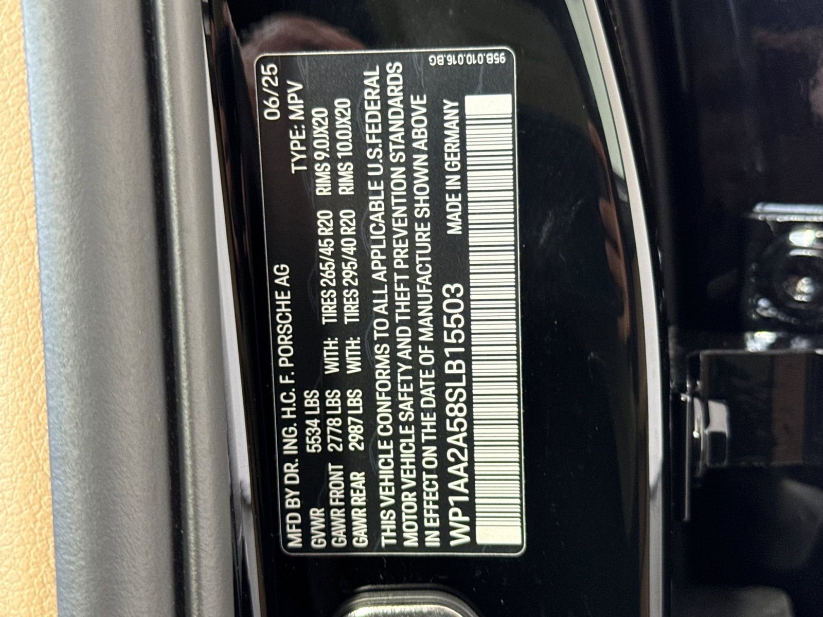 Certified 2025 Porsche Macan image 34