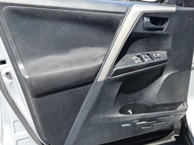 Used 2017 Toyota RAV4 LE FWD image 10