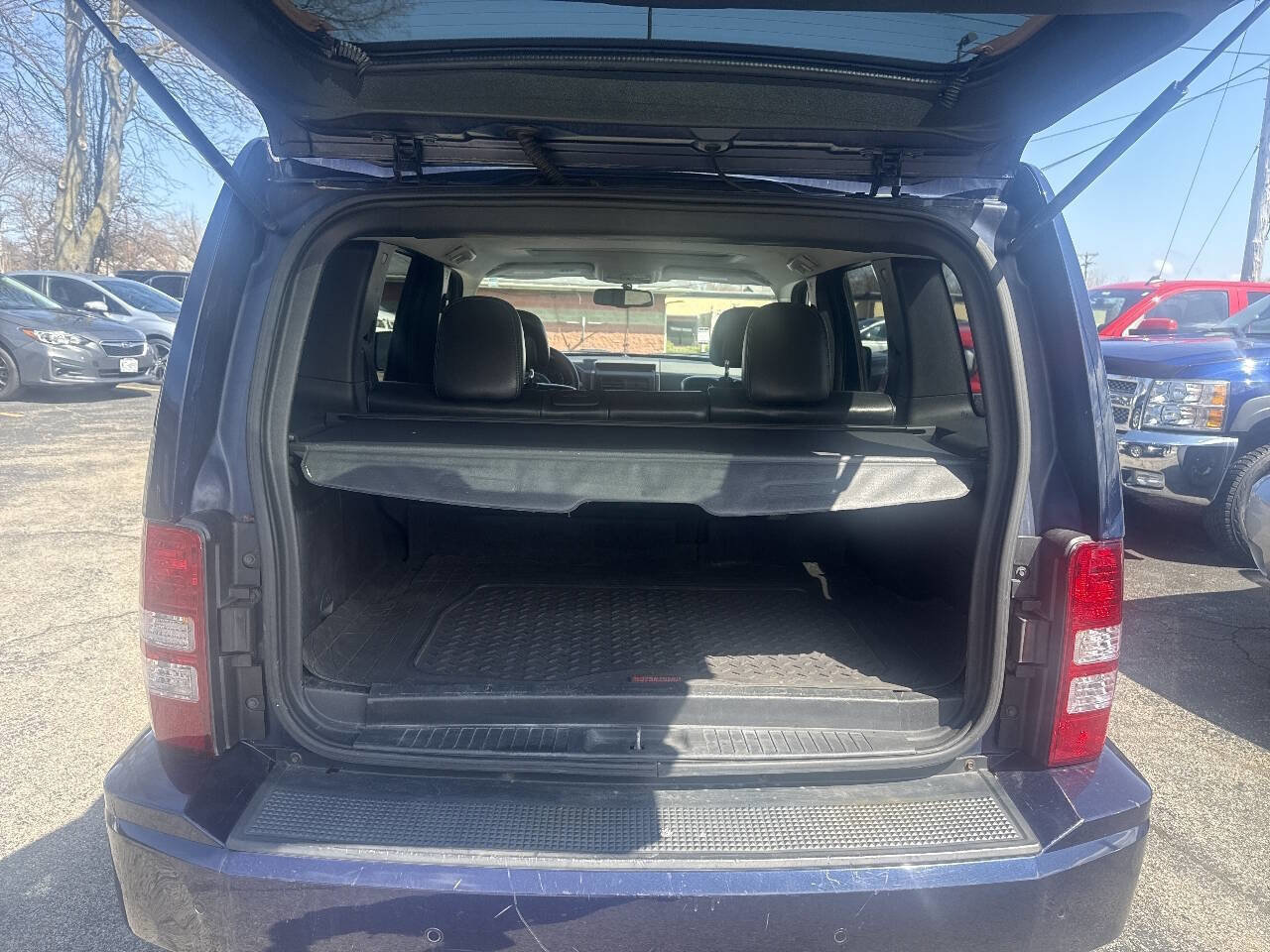 Used 2012 Jeep Liberty Sport image 8