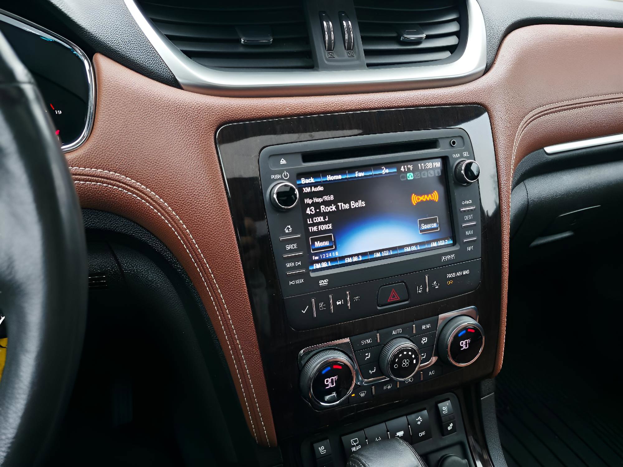 Used 2015 Chevrolet Traverse LTZ image 34