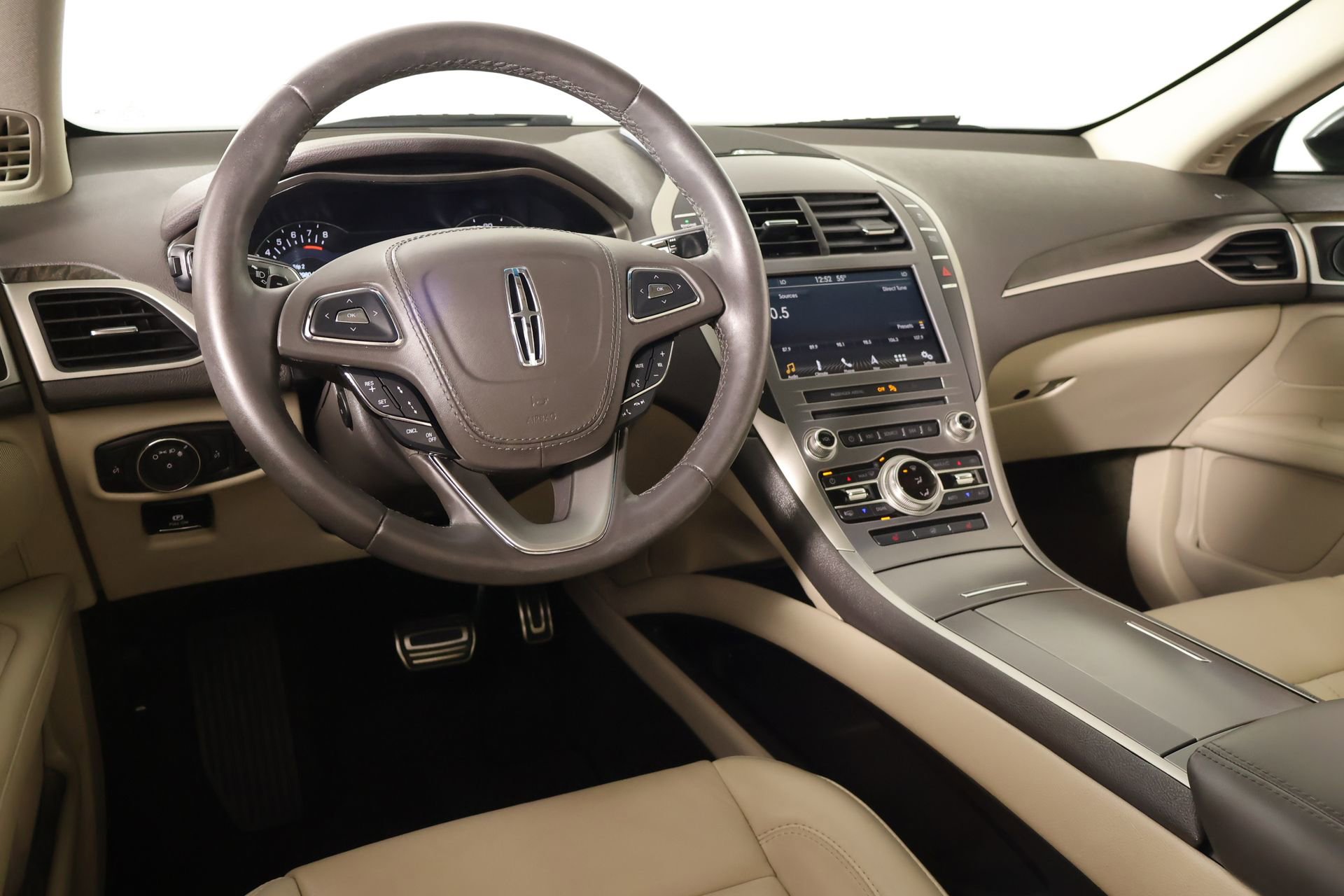 Used 2019 Lincoln MKZ Reserve w/ Reserve Plus Package FWD image 2