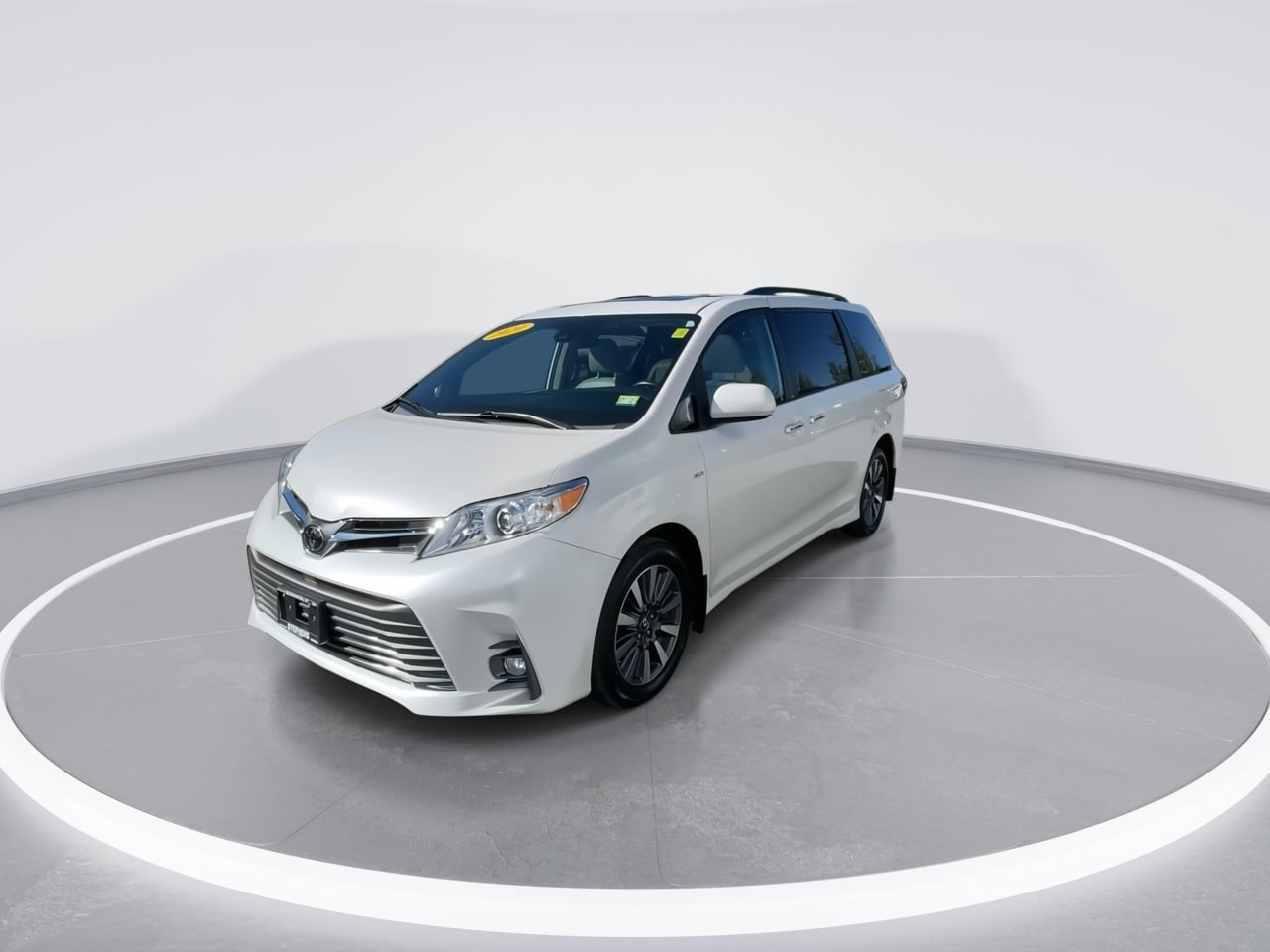 Used 2020 Toyota Sienna XLE w/ XLE Navigation Package AWD/4WD image 7