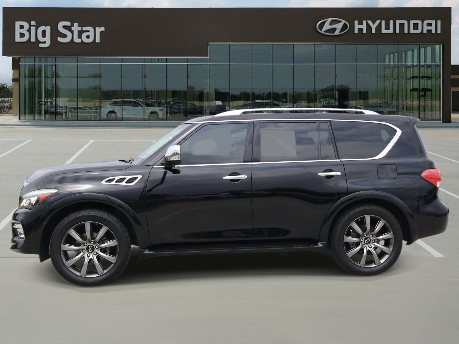 Used 2017 INFINITI QX80 Signature Edition RWD image 2