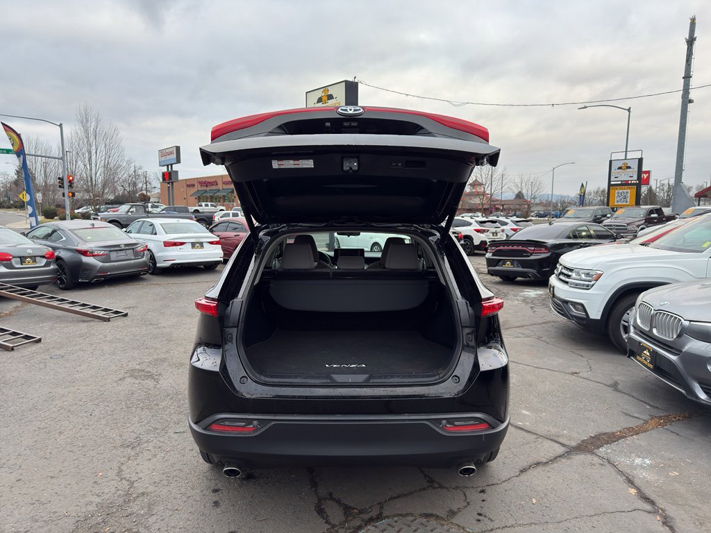 Used 2021 Toyota Venza LE image 14