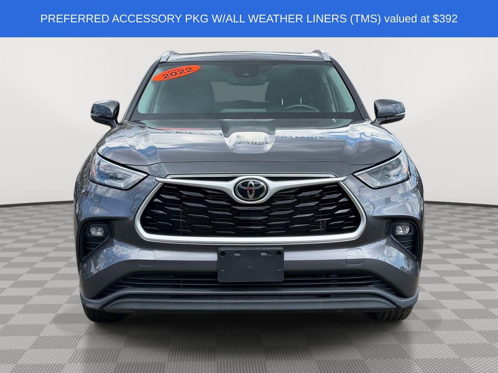 Used 2022 Toyota Highlander XLE AWD/4WD image 2