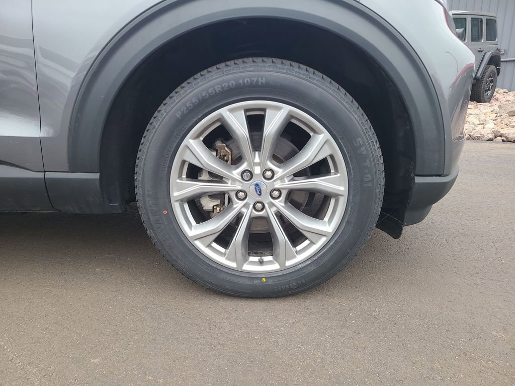 Used 2023 Ford Explorer XLT image 16