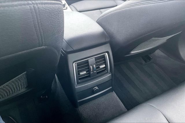 Used 2018 BMW 320i Sedan image 23