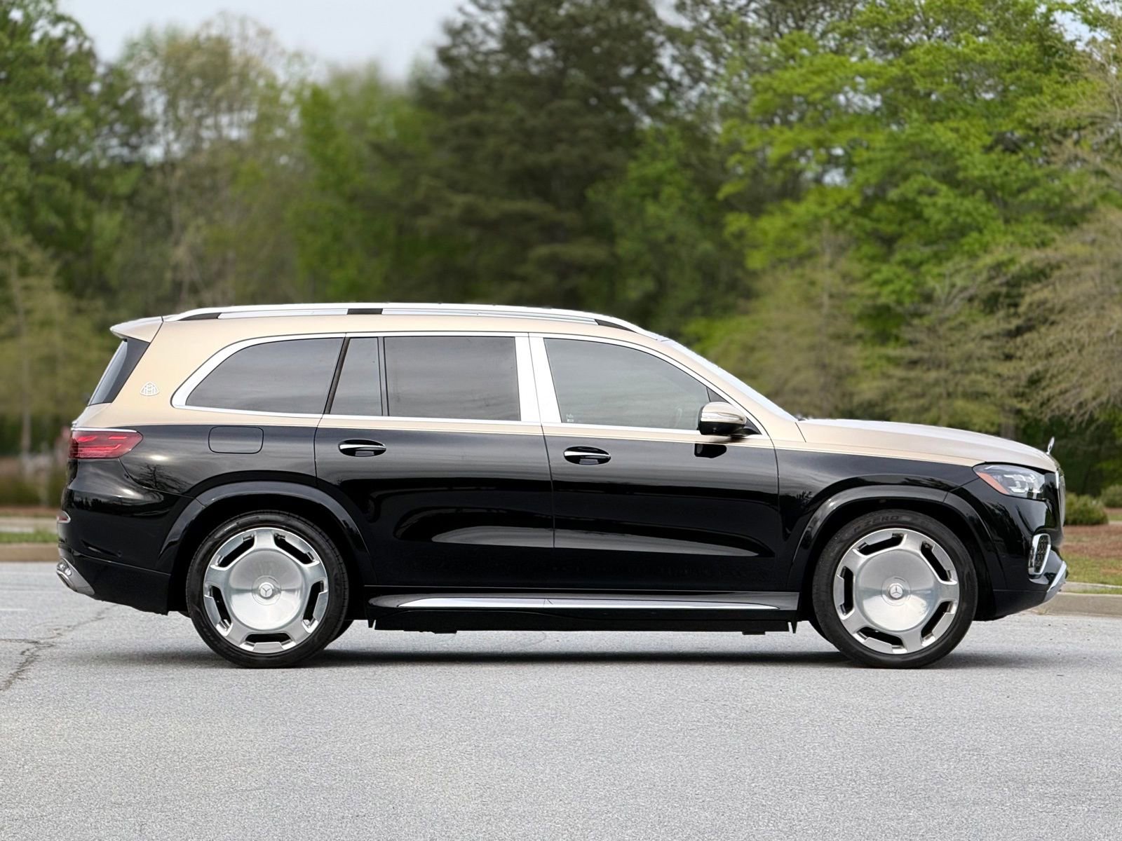 Used 2024 Mercedes-Benz Maybach GLS 600 4MATIC image 12