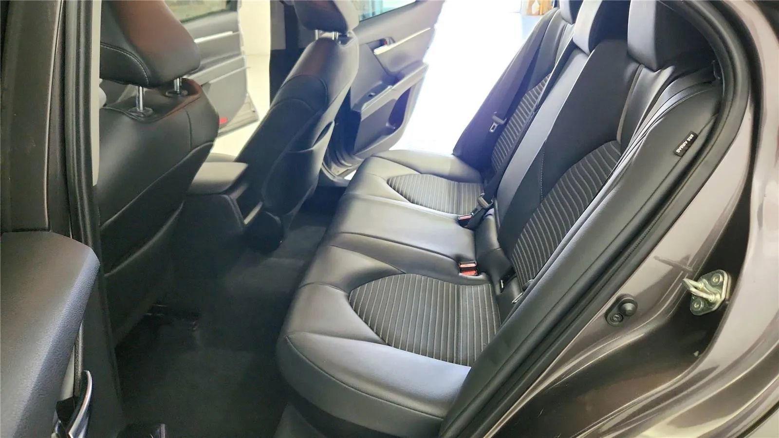 Used 2020 Toyota Camry SE image 32