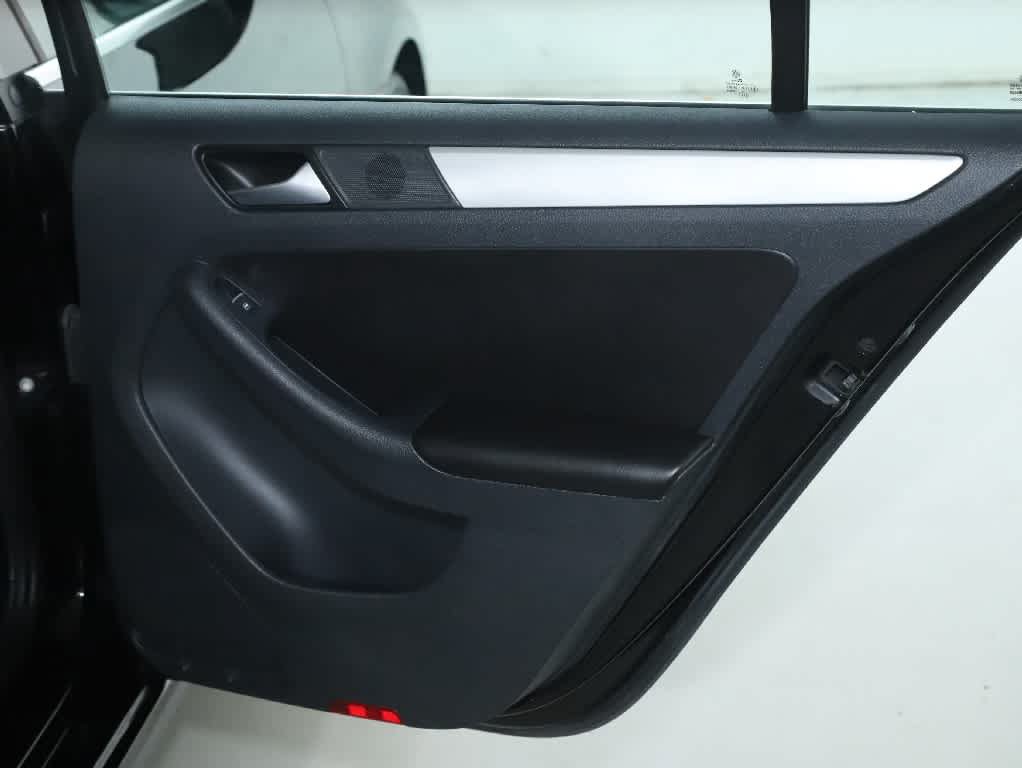 Used 2014 Volkswagen Jetta SE FWD image 28