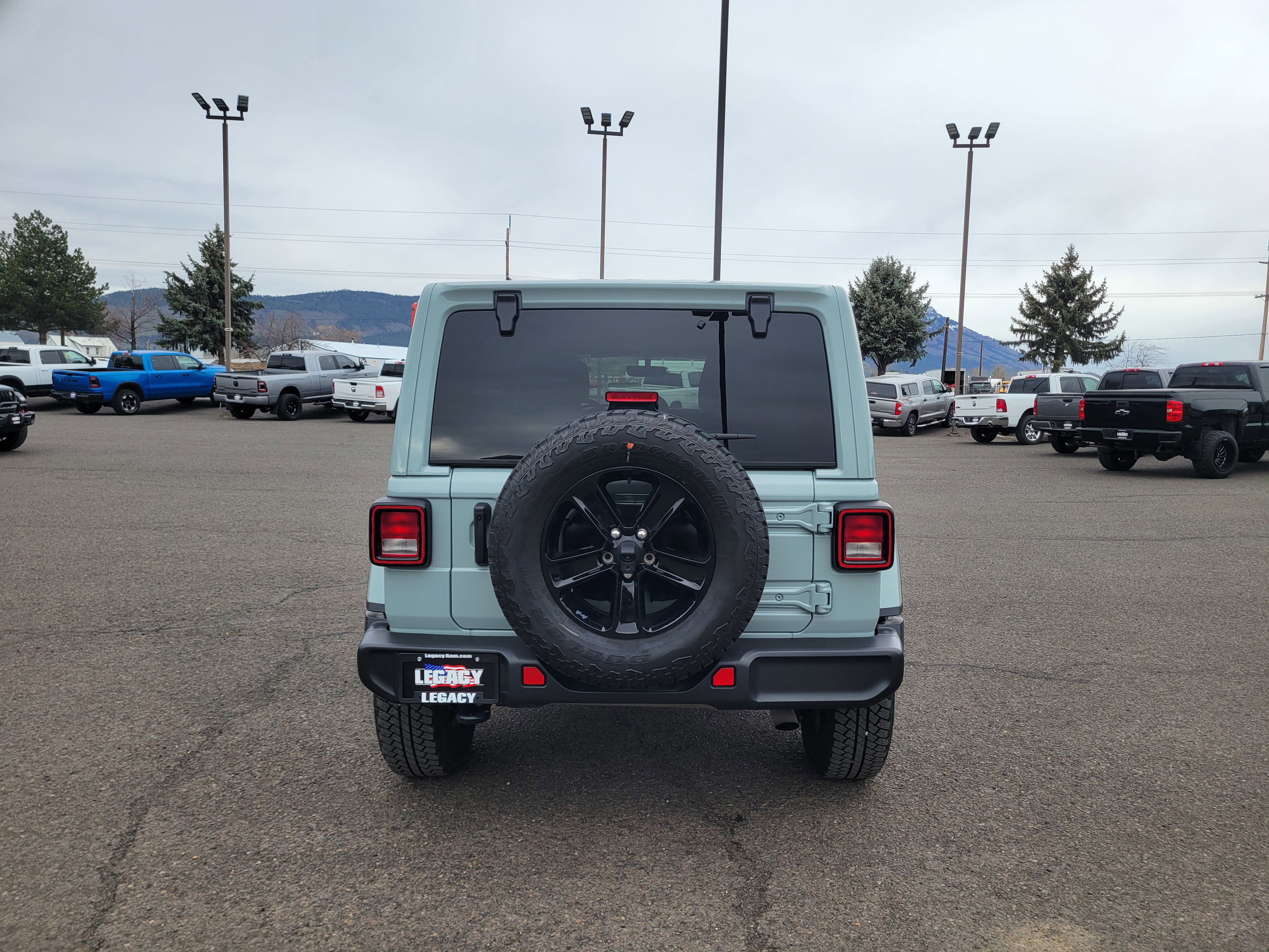 Used 2023 Jeep Wrangler Unlimited Sahara image 4