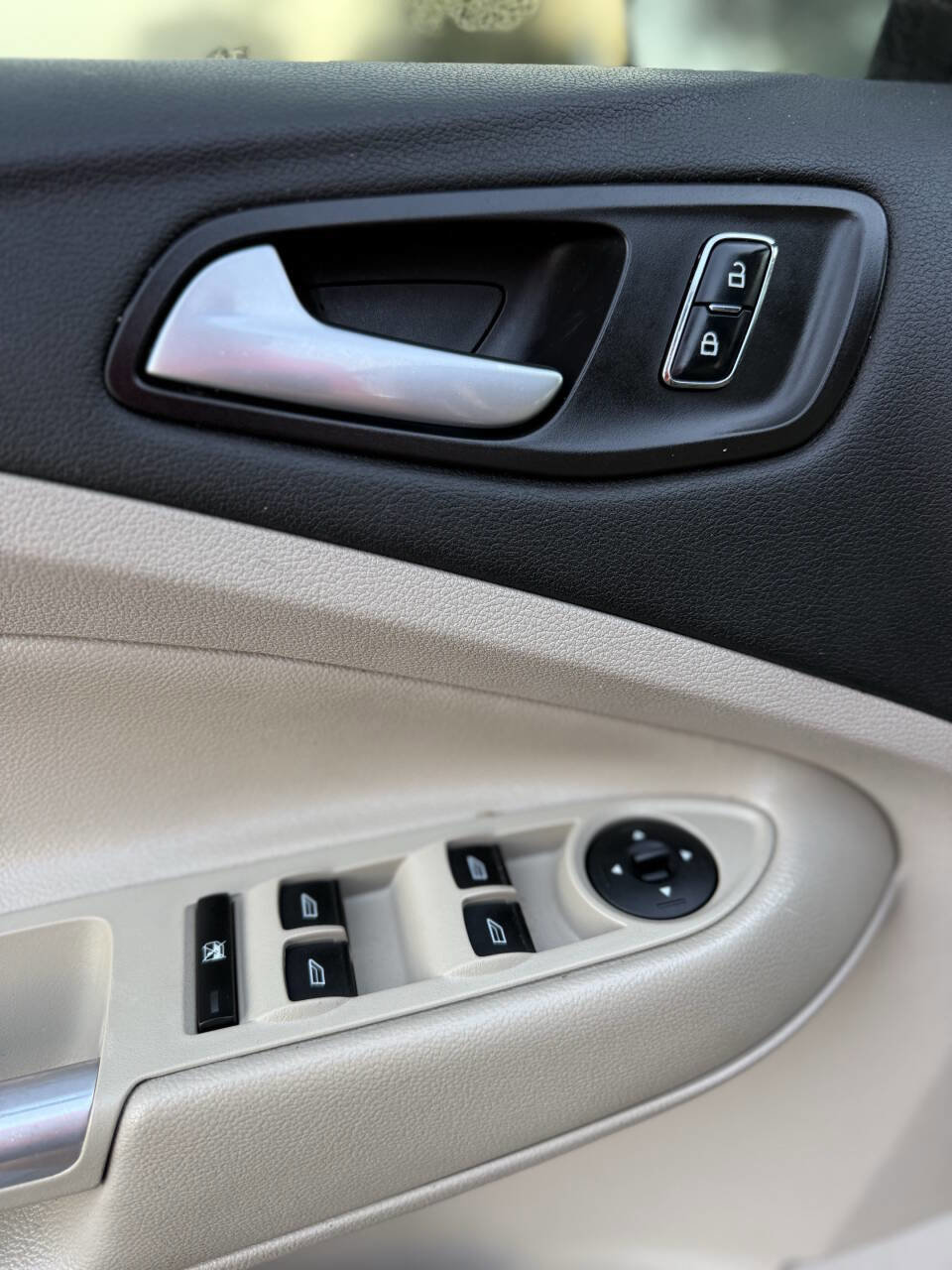 Used 2015 Ford Escape SE image 13