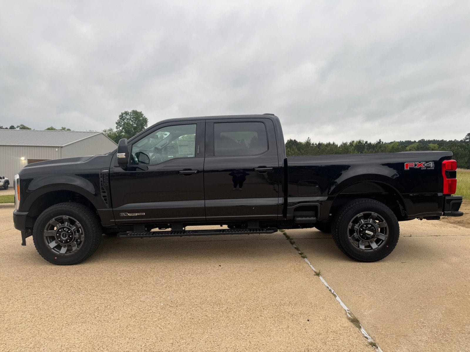 Used 2023 Ford F250 Lariat w/ Lariat Ultimate Package AWD/4WD image 5
