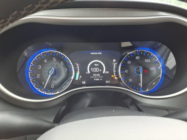 Used 2023 Chrysler Pacifica Touring-L FWD image 24