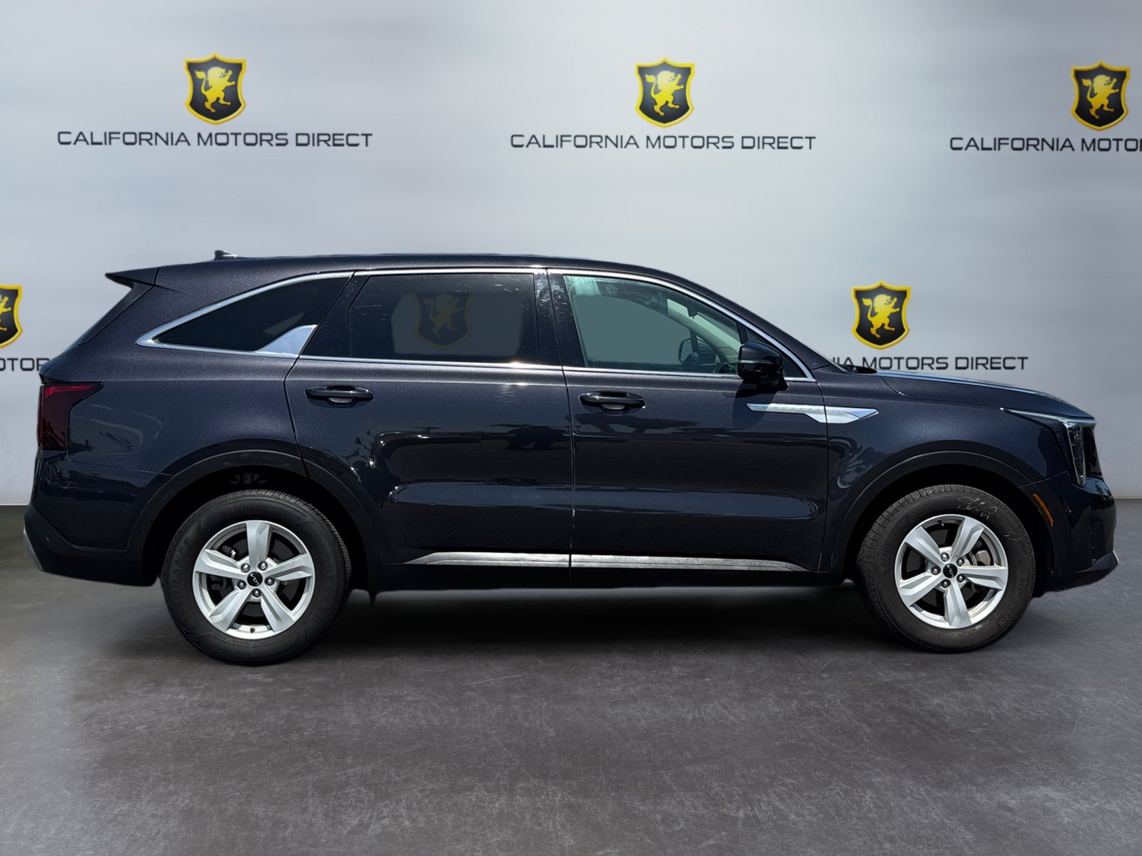 Used 2025 Kia Sorento LX FWD image 6
