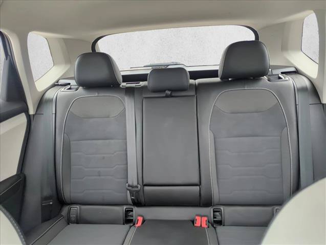 Used 2025 Volkswagen Taos SE FWD image 25