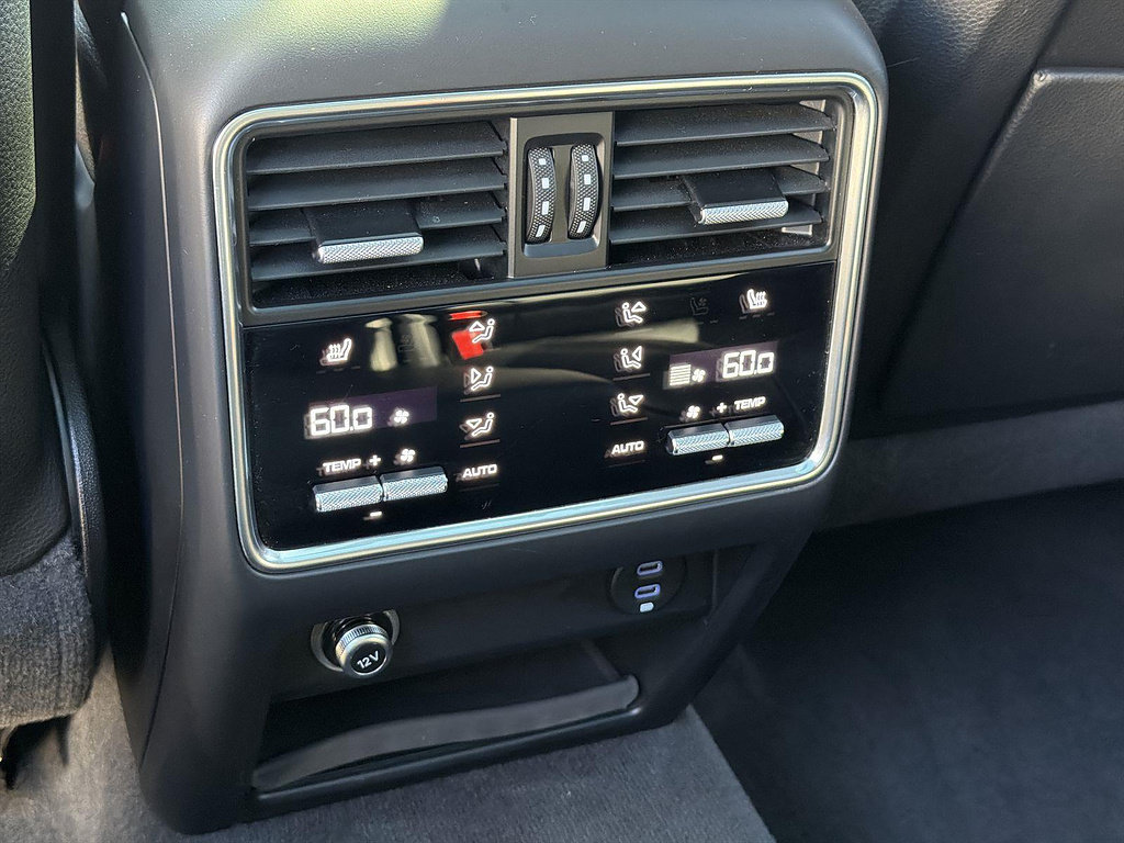 Used 2023 Porsche Cayenne AWD/4WD image 21