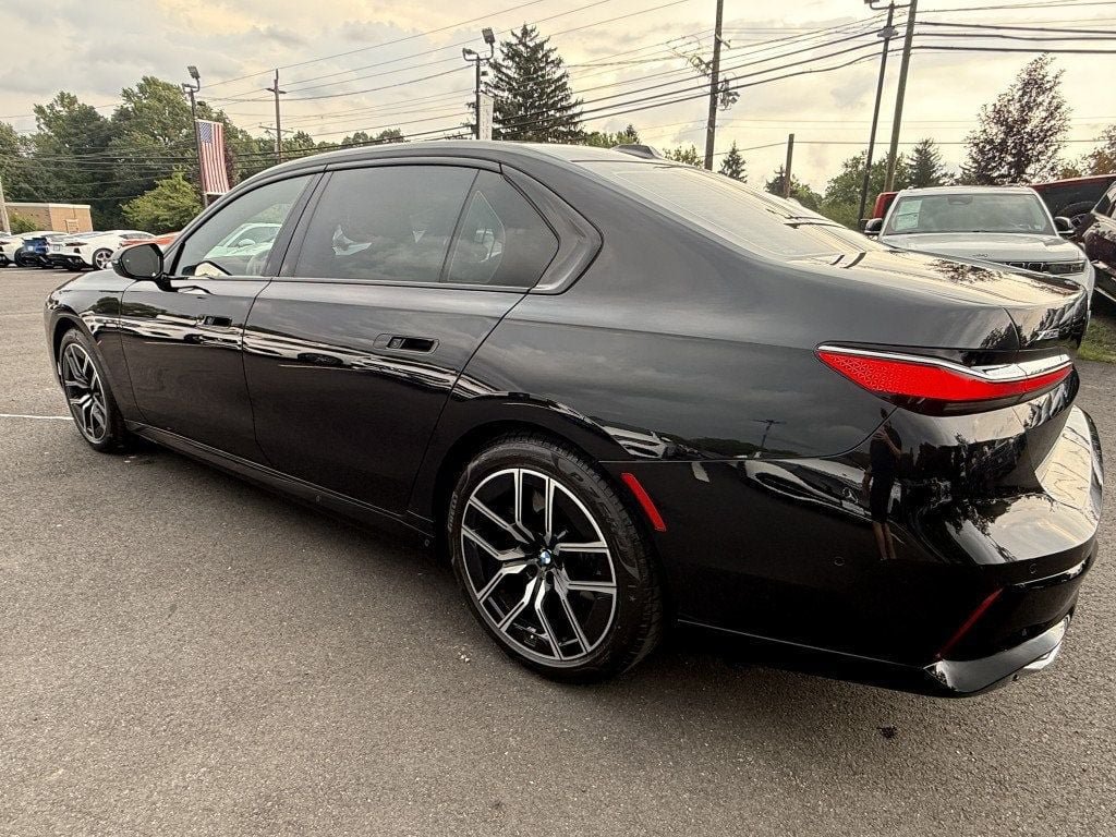 Used 2024 BMW 760i xDrive w/ Executive Package AWD/4WD image 7