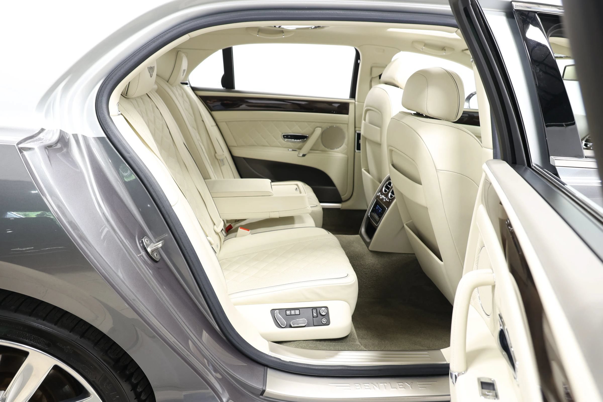 Used 2018 Bentley Flying Spur V8 AWD/4WD image 77