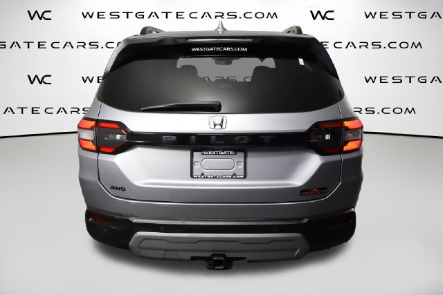 Used 2025 Honda Pilot TrailSport image 4