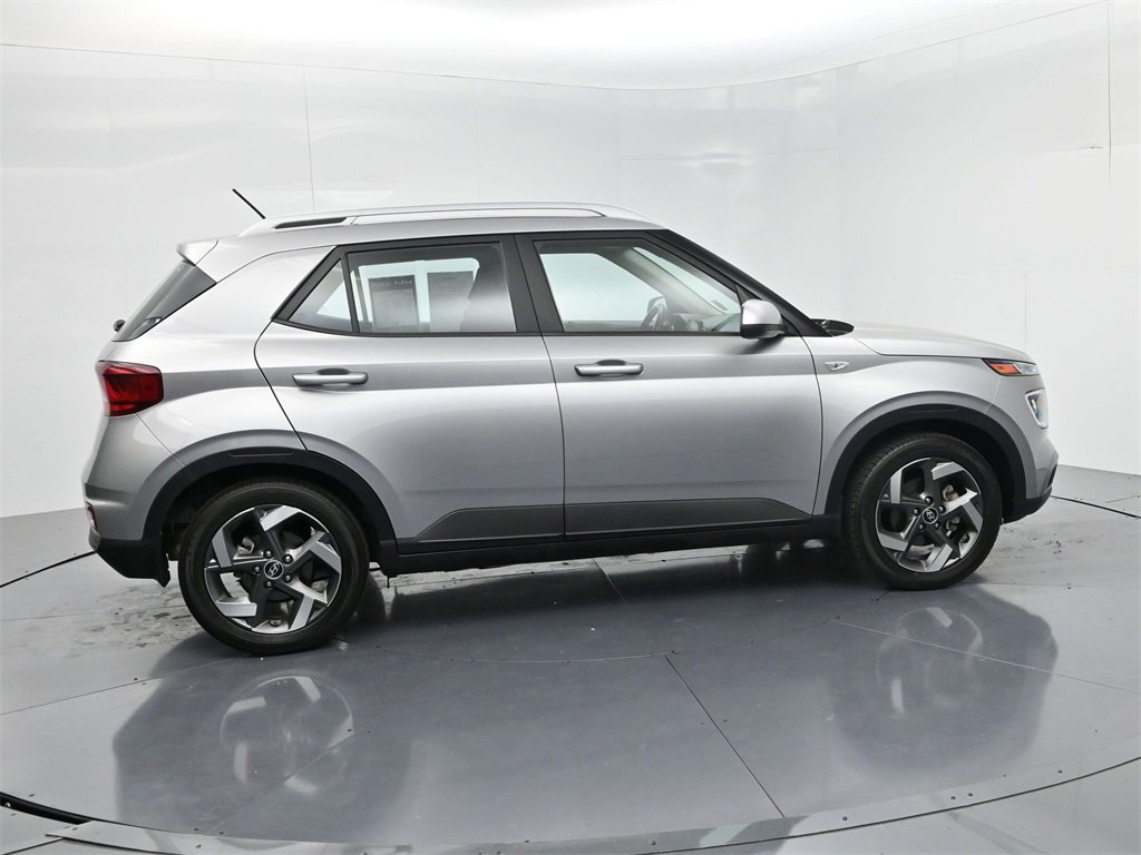 Used 2023 Hyundai Venue SEL image 8
