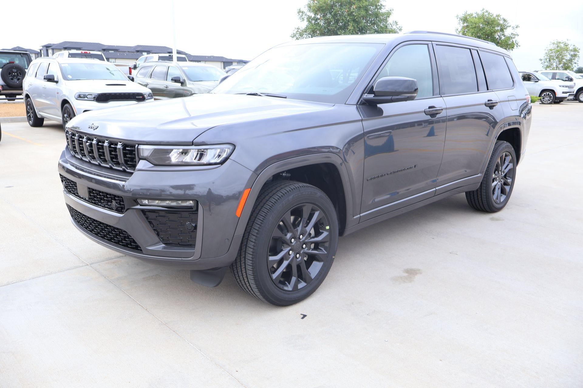 New 2026 Jeep Grand Cherokee L Limited AWD/4WD image 11