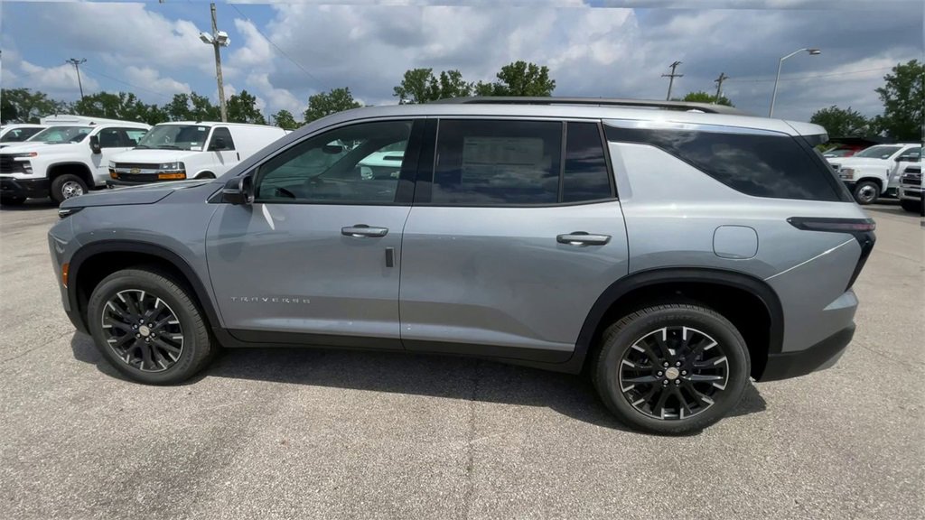 New 2026 Chevrolet Traverse LT w/ Sun and Wheel Package image 7