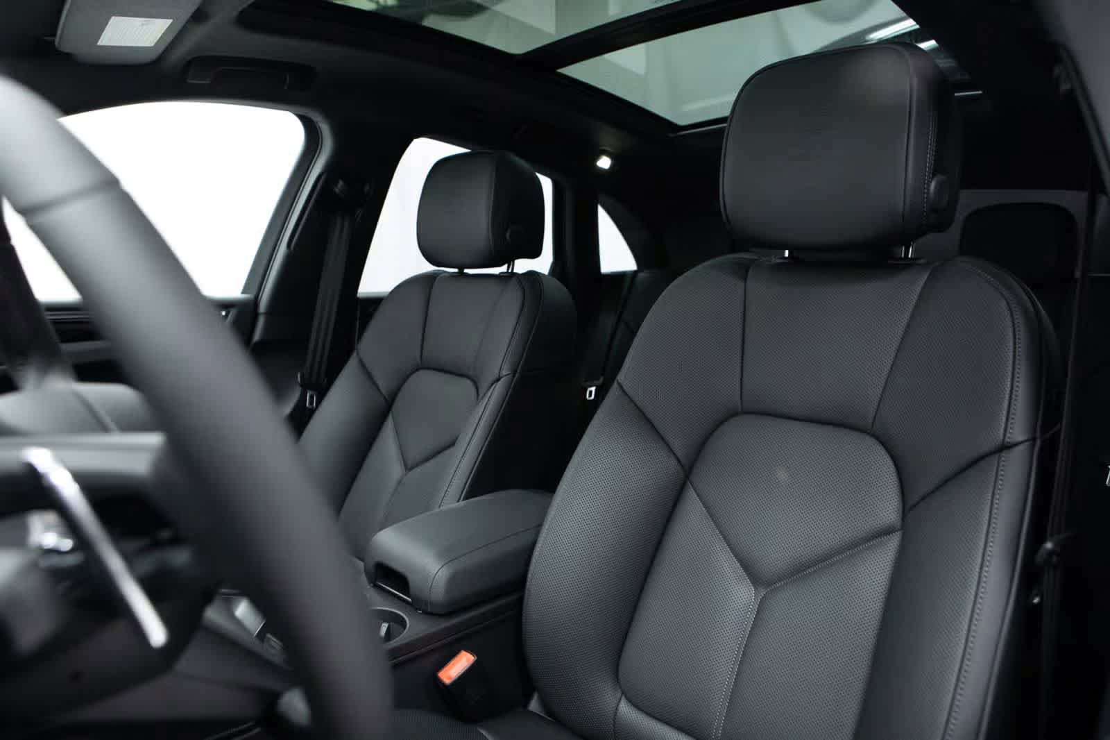 Certified 2026 Porsche Macan image 5