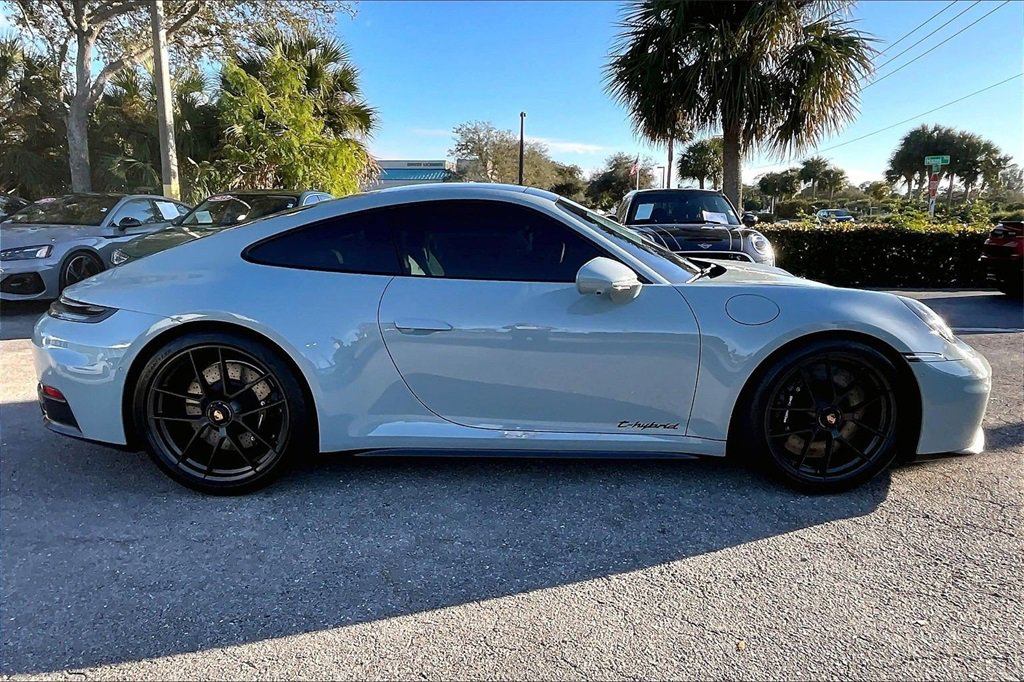 Used 2025 Porsche 911 Carrera 4 GTS image 4