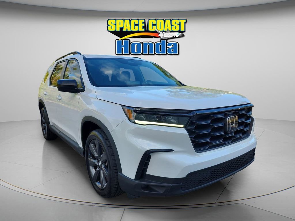 Used 2025 Honda Pilot Sport image 2