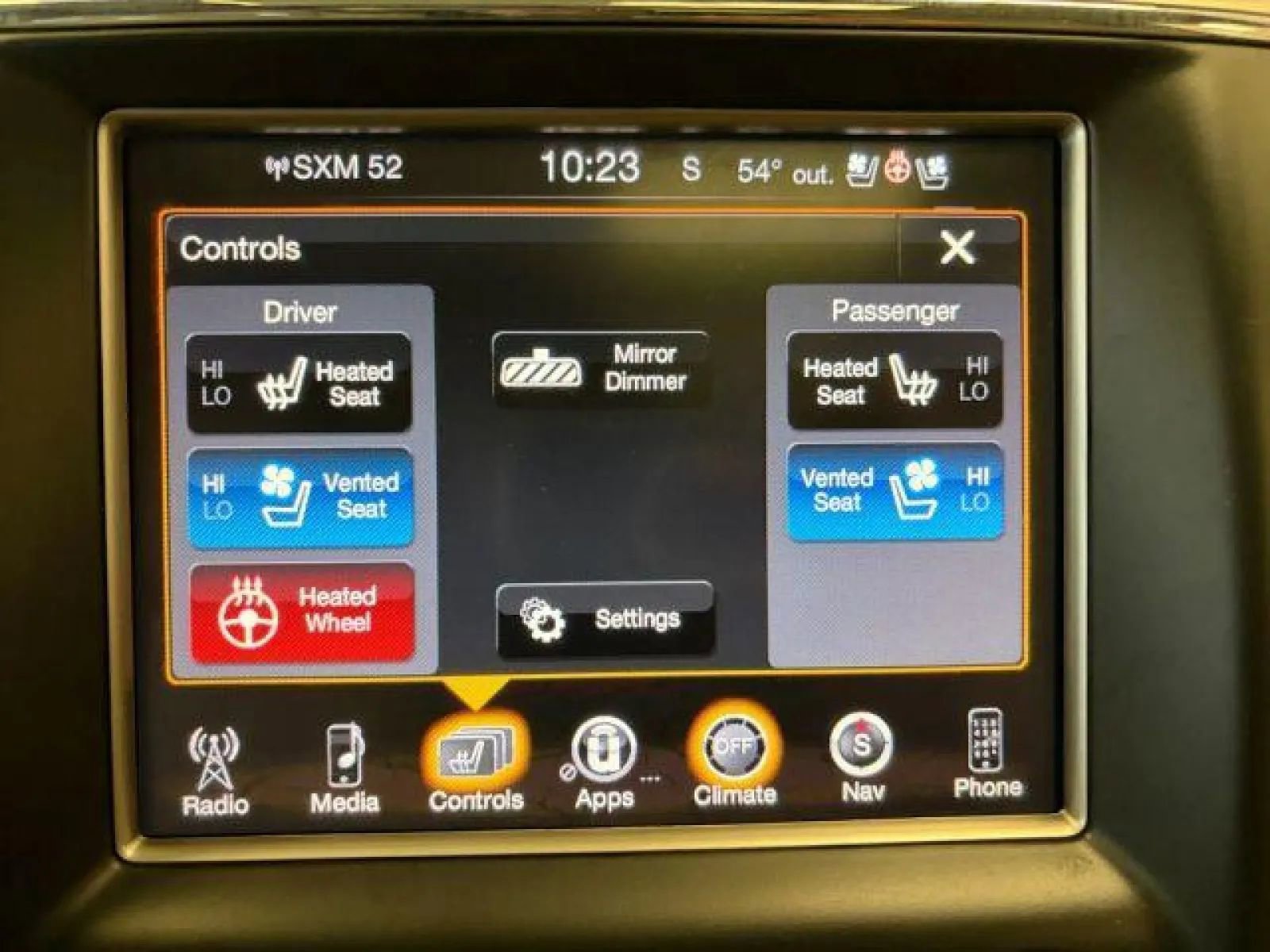 Used 2016 Jeep Grand Cherokee Overland w/ Advanced Technology Group AWD/4WD image 21